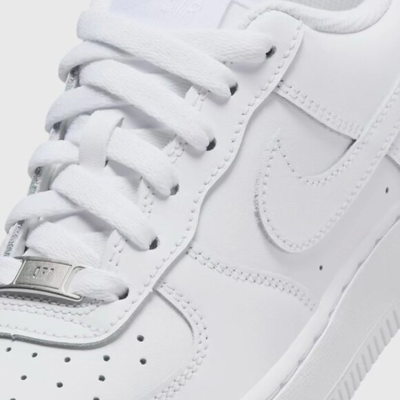 Nike Air Force 1 Low LE Triple White GRADE SCHOOL "EXPEDITE SHIPPING" - Picture 3 of 8